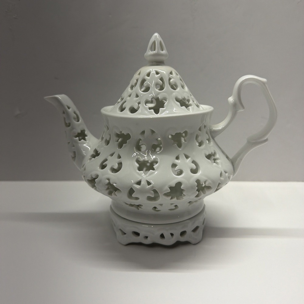 Partylite Holly Leaf Cafe Teapot Candle Holder White Porcelain Lattice P7266